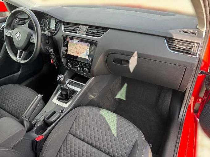 SKODA Octavia 1.8 TSI 179PS *AHK*NAVI*SHZ*8-FACH*