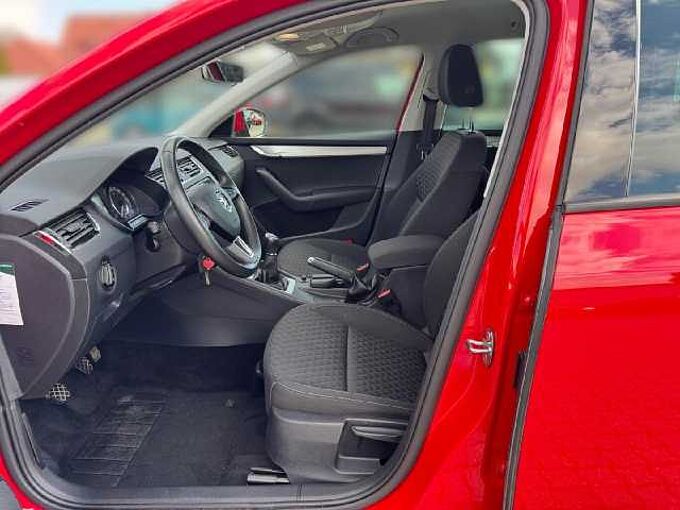 SKODA Octavia 1.8 TSI 179PS *AHK*NAVI*SHZ*8-FACH*