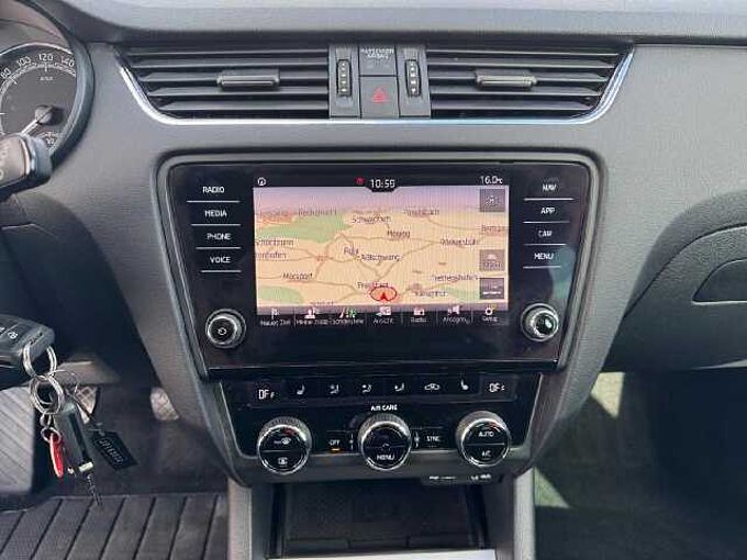 SKODA Octavia 1.8 TSI 179PS *AHK*NAVI*SHZ*8-FACH*