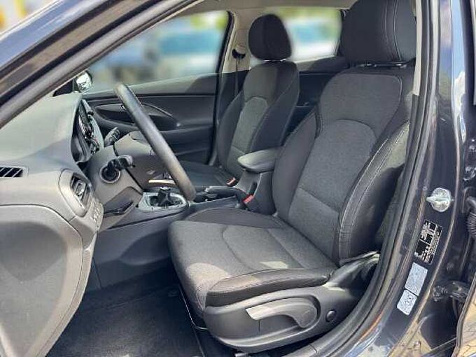 Hyundai i30 1.0 T-GDI 120PS Trend *8-FACH-BEREIFT*