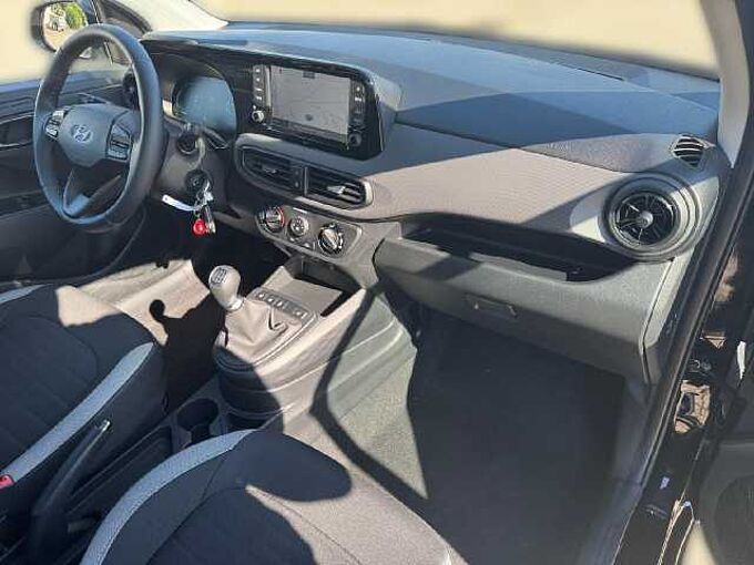 Hyundai i10 1.0 63PS Trend *NAVI*SHZ*LHZ*R-KAMERA*